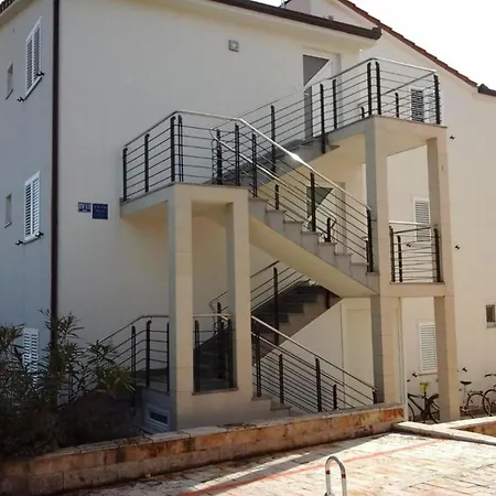 5148-5 For 5 Pers In Rogoznica (Sibenik-Knin)