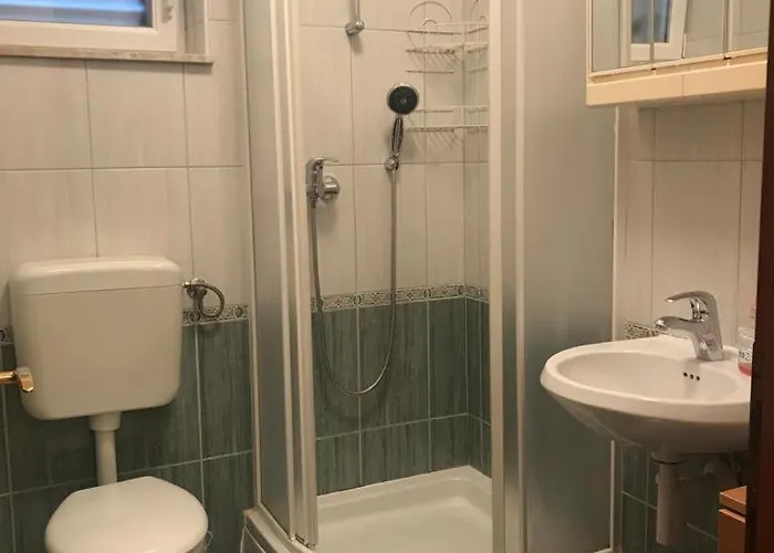 5148-5 For 5 Pers In *