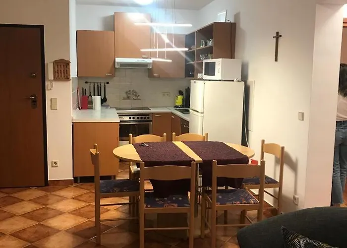 5148-5 For 5 Pers In Appartement *