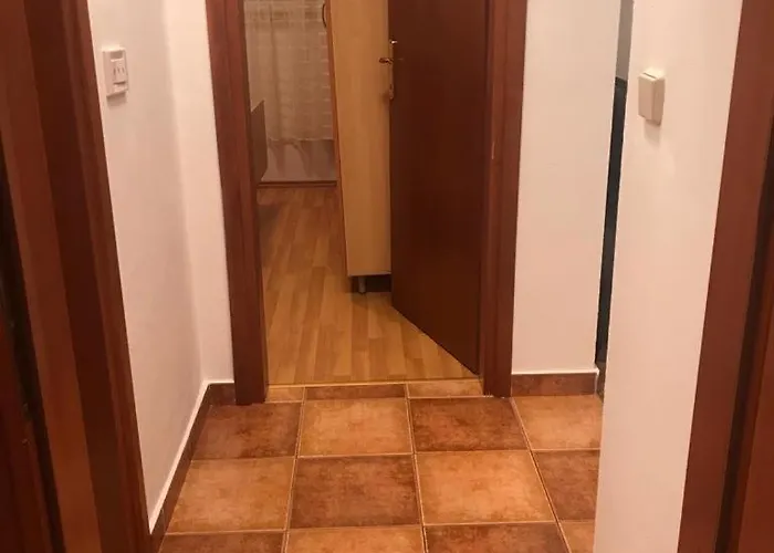 5148-5 For 5 Pers In Appartement Rogoznica (Sibenik-Knin)