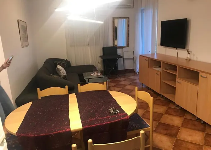 5148-5 For 5 Pers In *